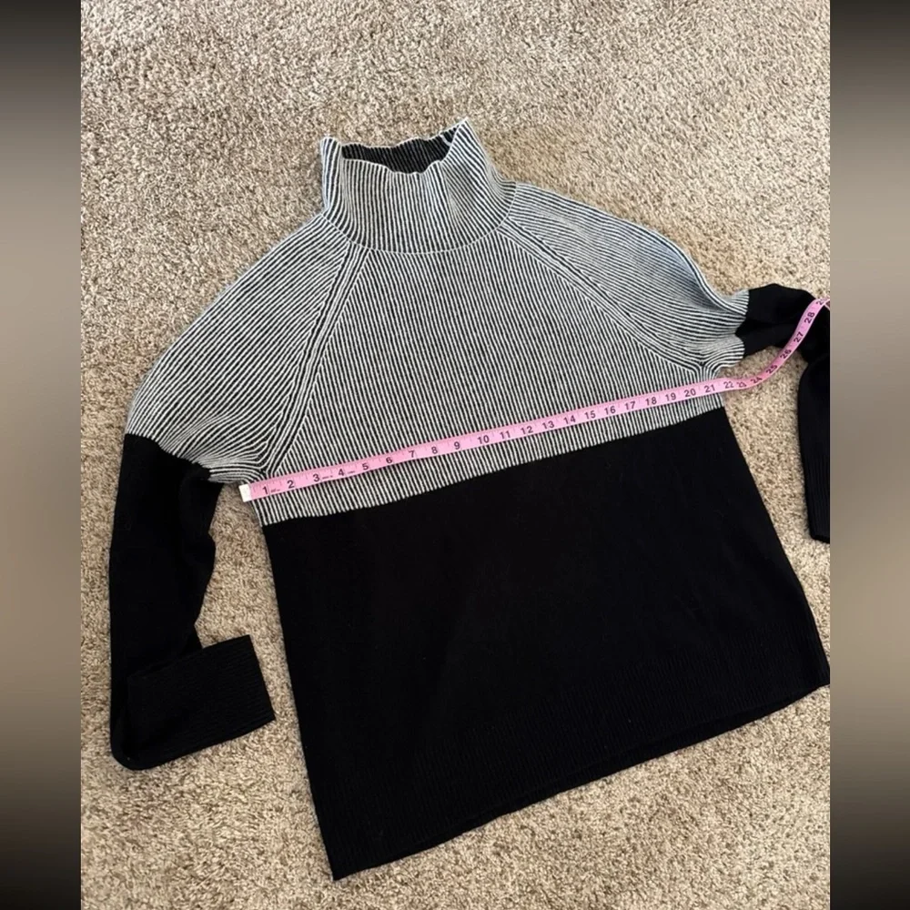 Summersalt Luxe Cashmere Blend Two Tone Sweater in Charcoal size Medium - Picture 11 of 12